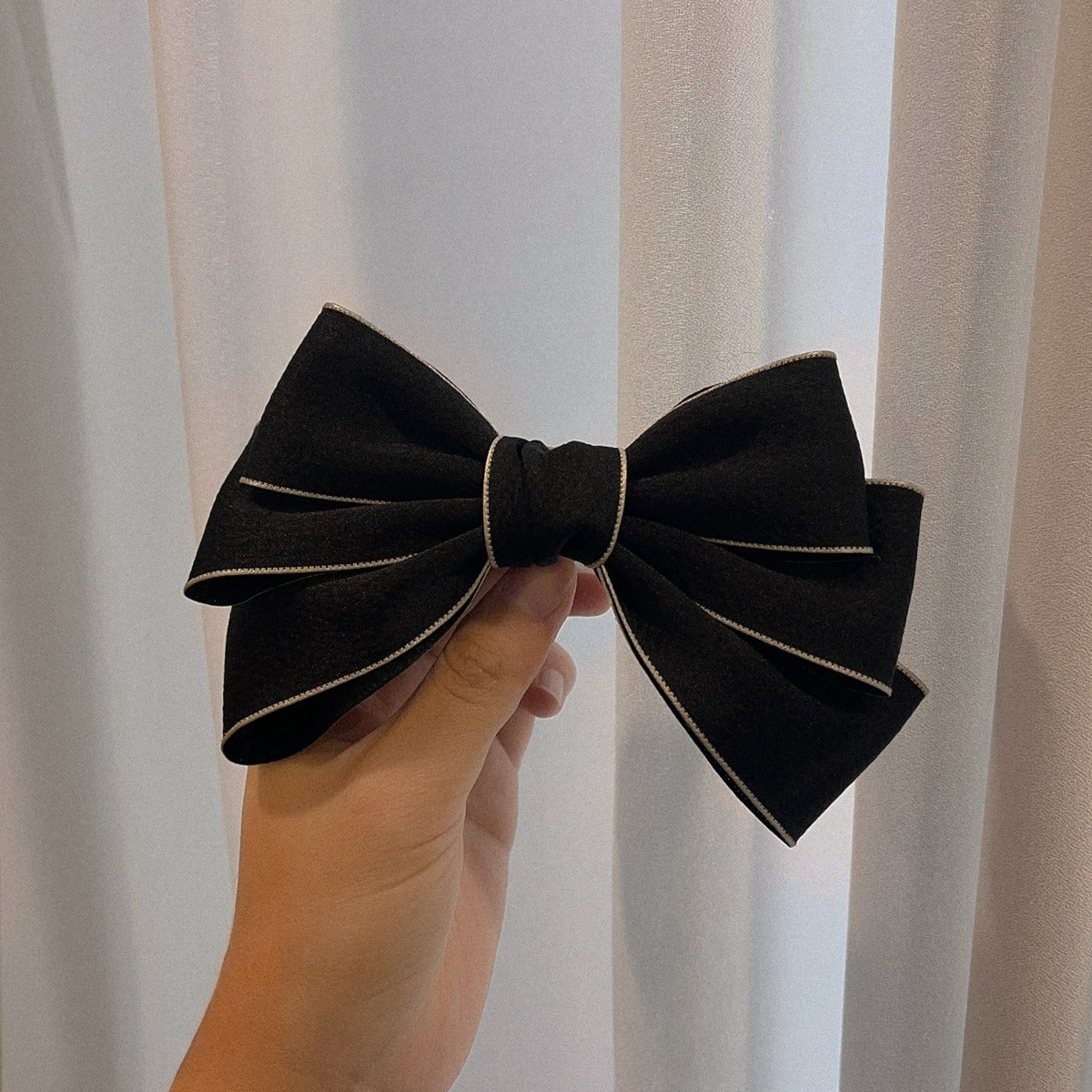 Soft Line Ribbon Hair Clip