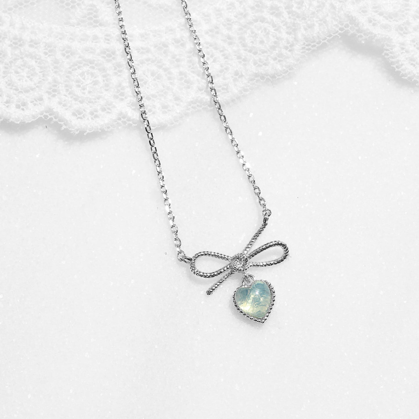 Korean necklace in Helsinki, kaulakorut