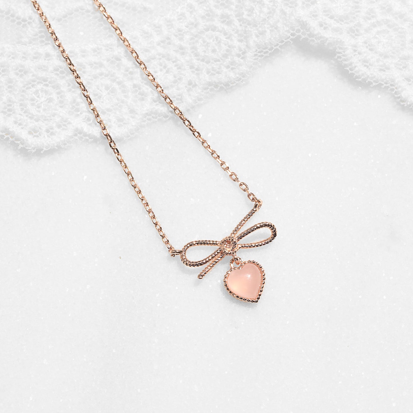 Korean necklace in Helsinki, kaulakorut