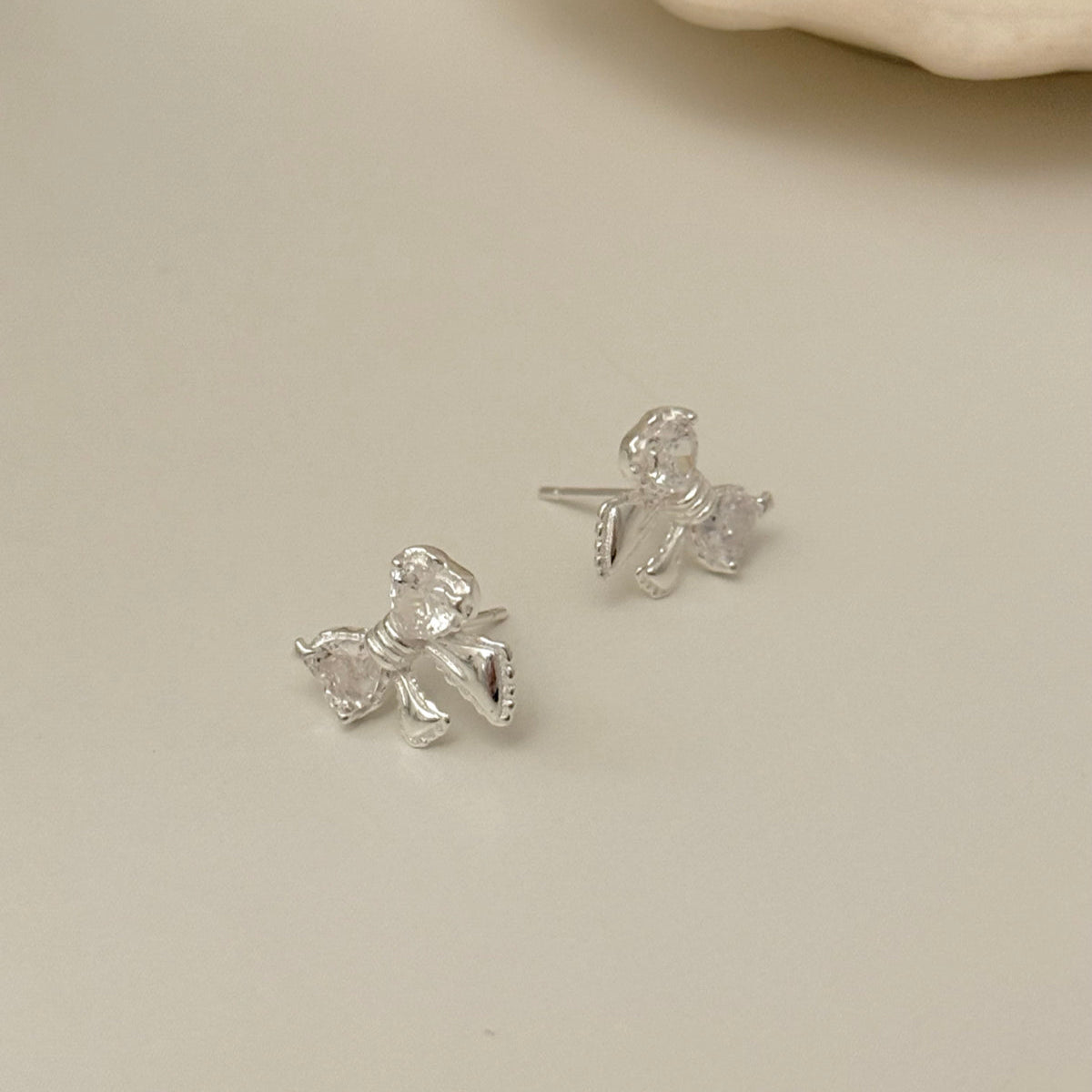 Silver bow earrings