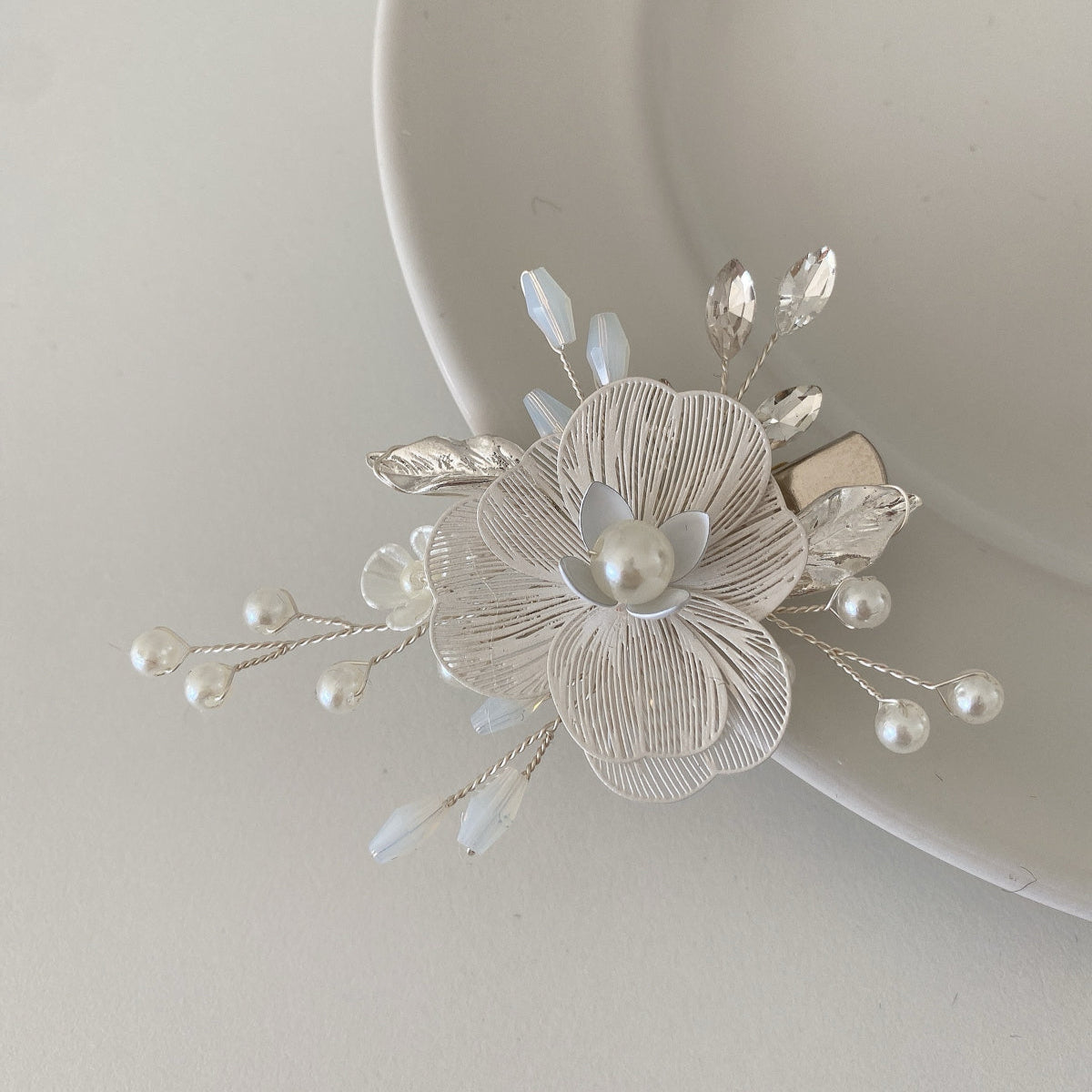 White Dew Elegance Hair Clip