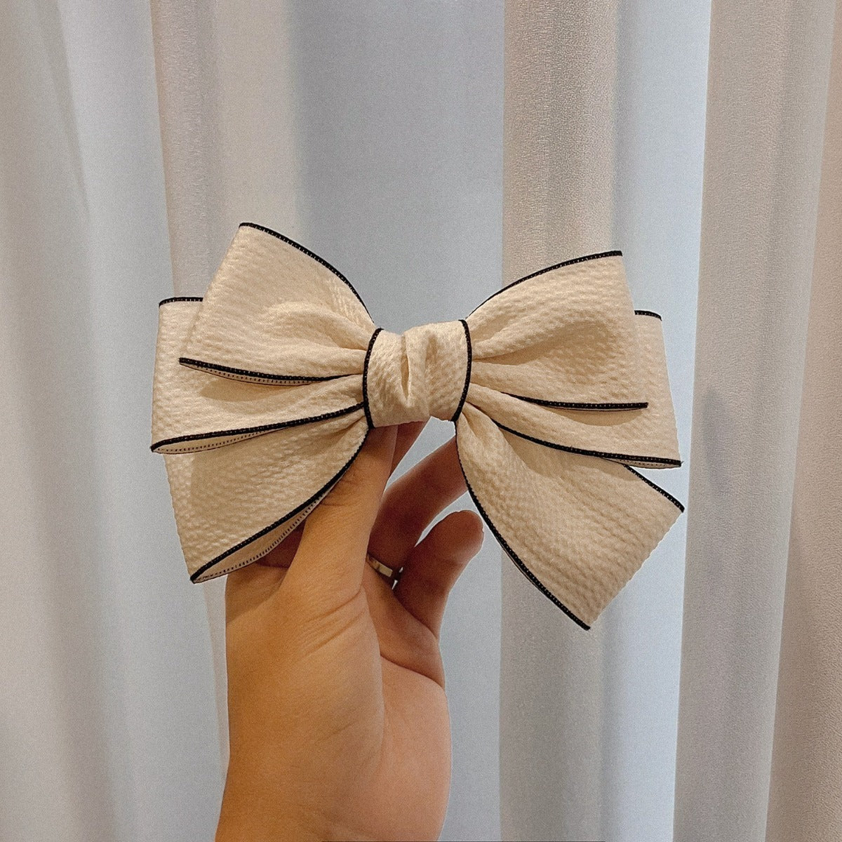 Soft Line Ribbon Hair Clip
