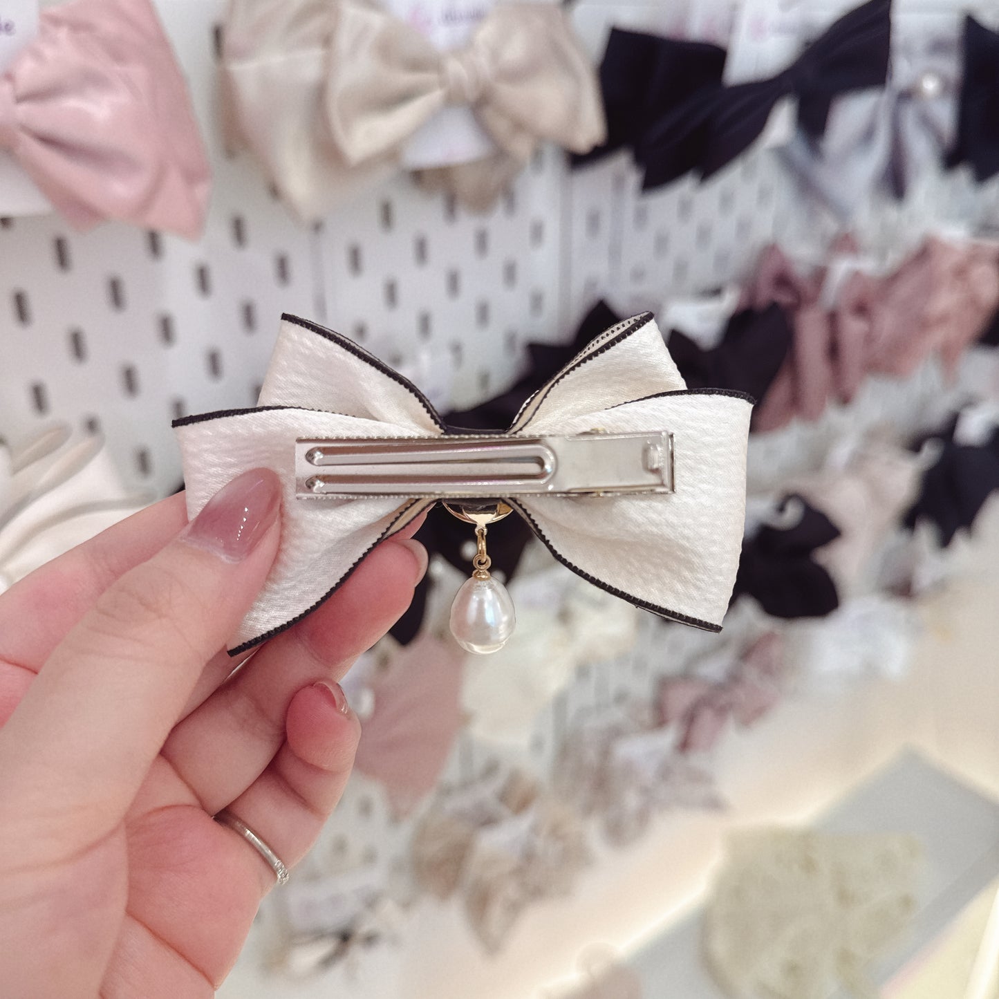 Ribbon Pearl Drop Hairpin