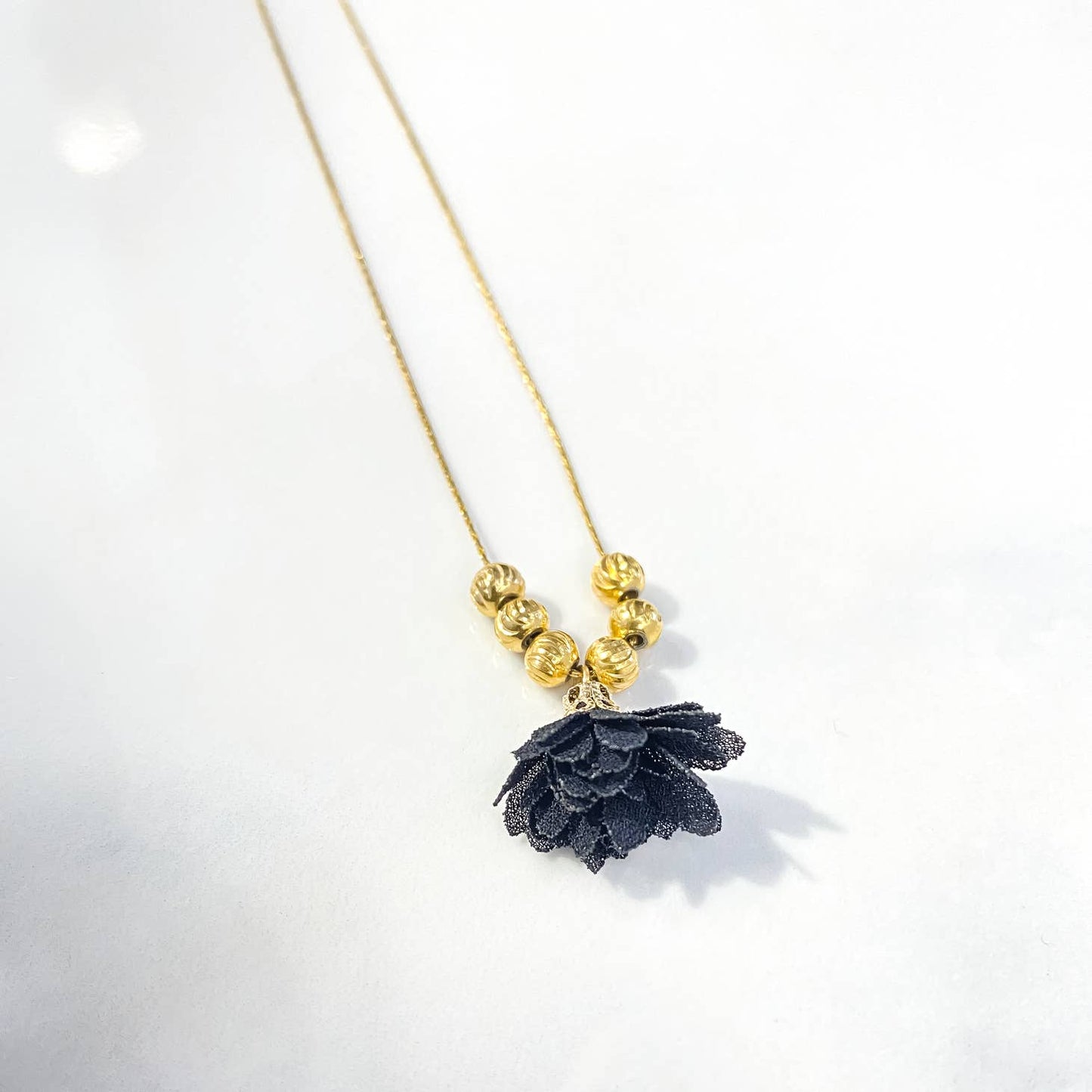 Flower Noir necklace