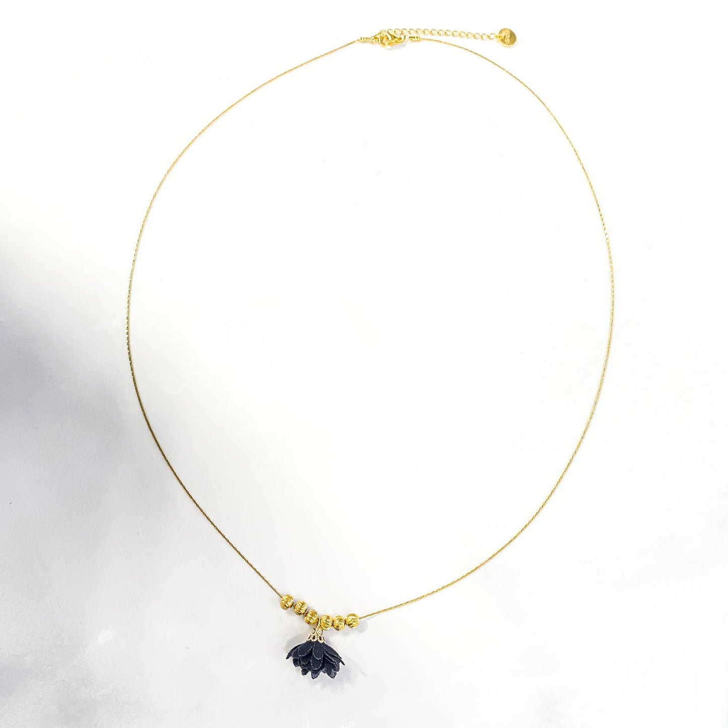 Flower Noir necklace
