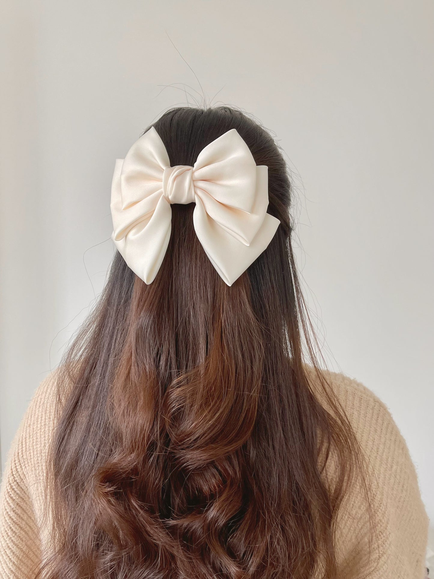 Luxurious satin 3-tiered jumbo ribbon hair clip - black