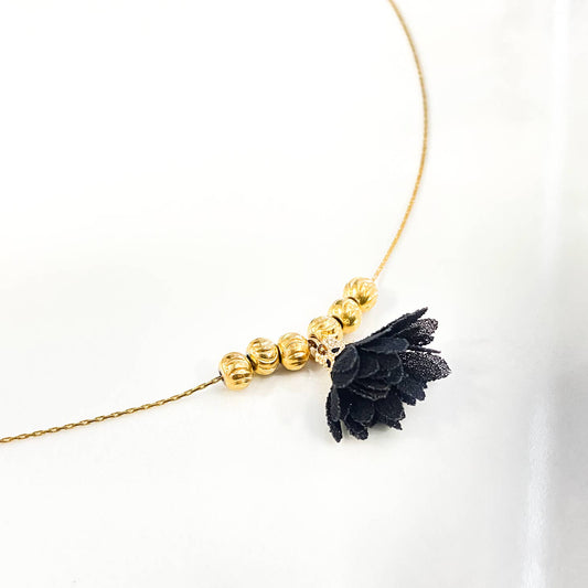 Flower Noir necklace