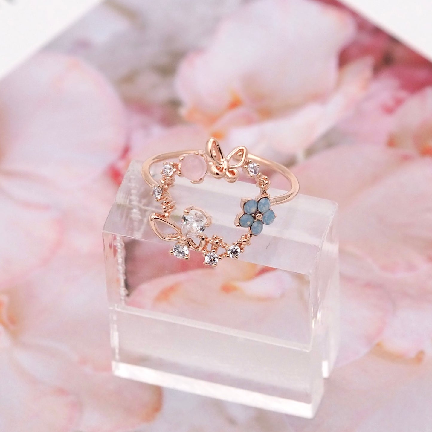 Dreamy Flutter Ring - rose gold
