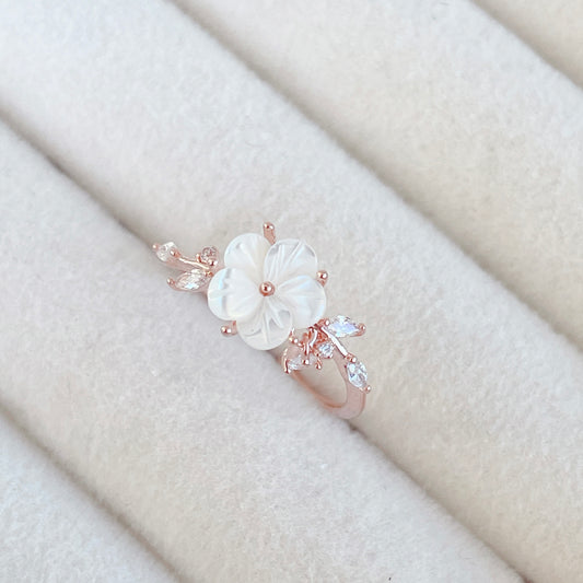 Mother of Pearl Flower Drop Cubic Ring