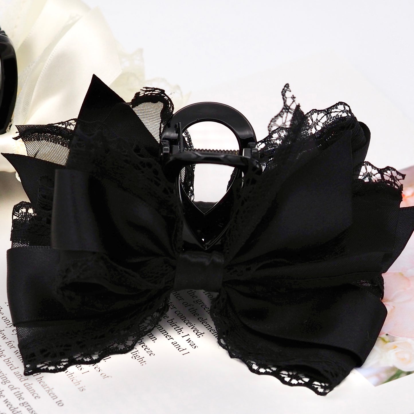 Élan Bow Hair Claw Clip