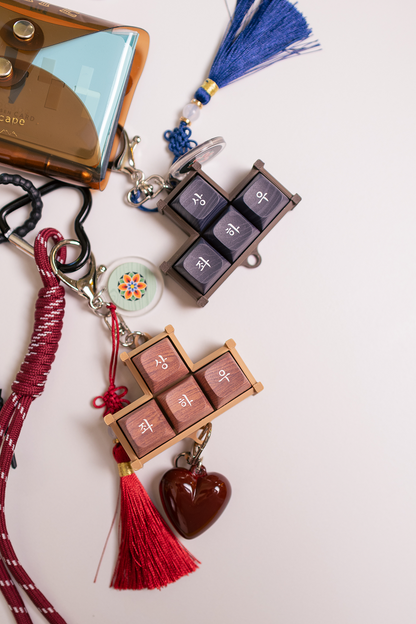Chestnut Arrow Keys Keycap Keychain